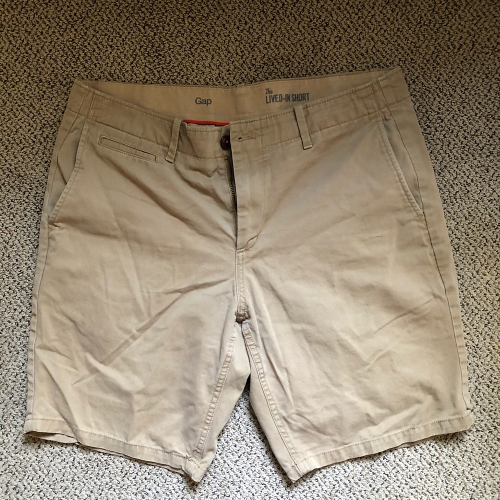 GAP khaki shorts